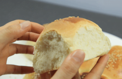 面点师教你在家做面包，不用黄油，面包松软可口，一个烤箱就够了